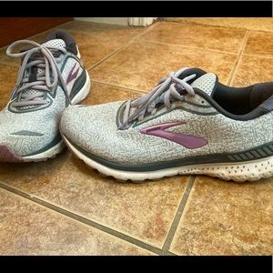 Brooks Adrenaline 20 Womens Running Shoes